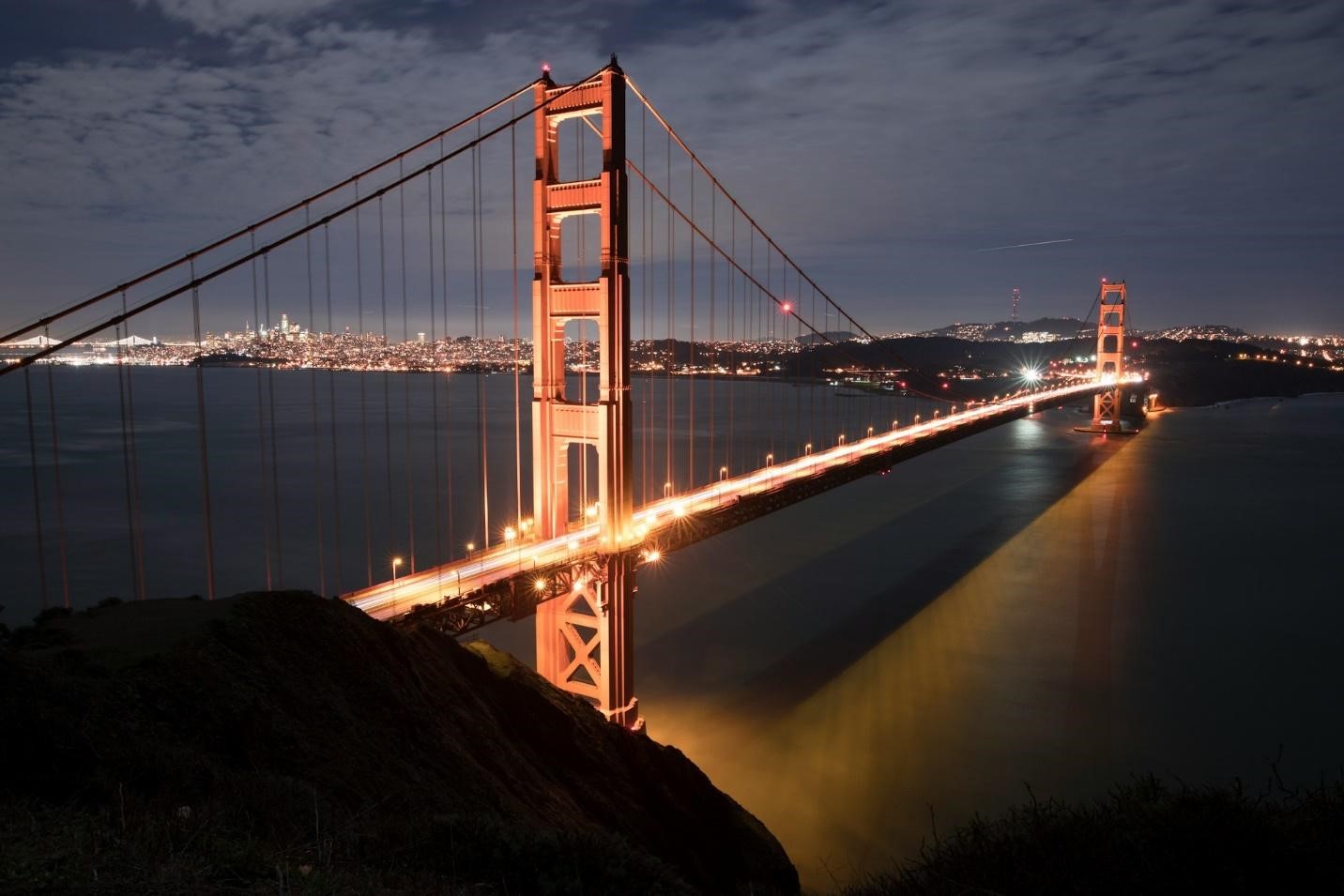 San Francisco night: stunning cityscape, iconic bridge lit up, intimate escapades with exquisite escort.